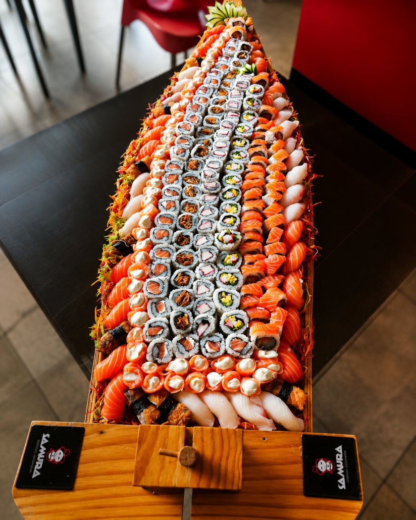 Barca de sushi do Samura, restaurante japonês em Goiânia